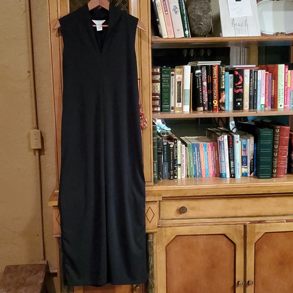 Long black sleeveless dress size large NWOT
